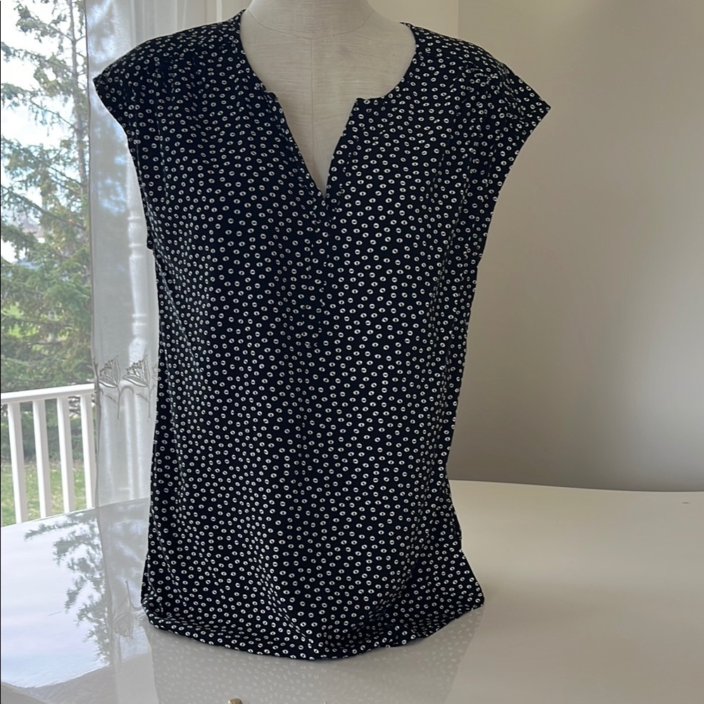 Nicole Miller Original print pullon blouse size lg